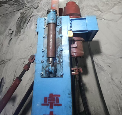 國外一煤礦反井鉆機施工應用